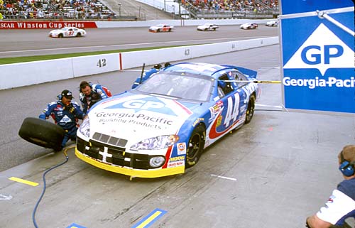 pitstop.jpg (47885 bytes)